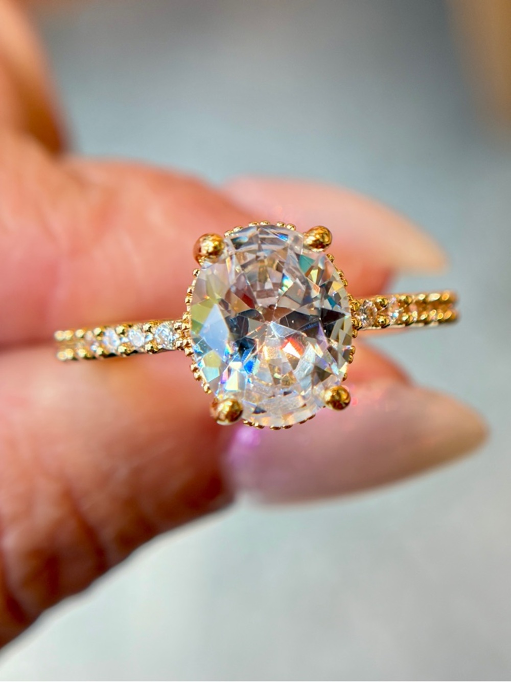 Brand New 2.5ct Oval Cut CZ Gold Tone Solitaire Ring in 7/engagement/bridal